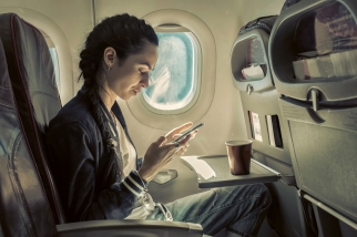 Usando el móvil durante el vuelo